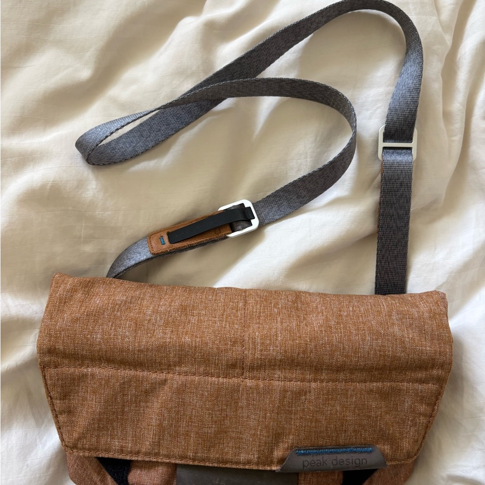 Peak Design Field Pouch V2 in Heritage Tan